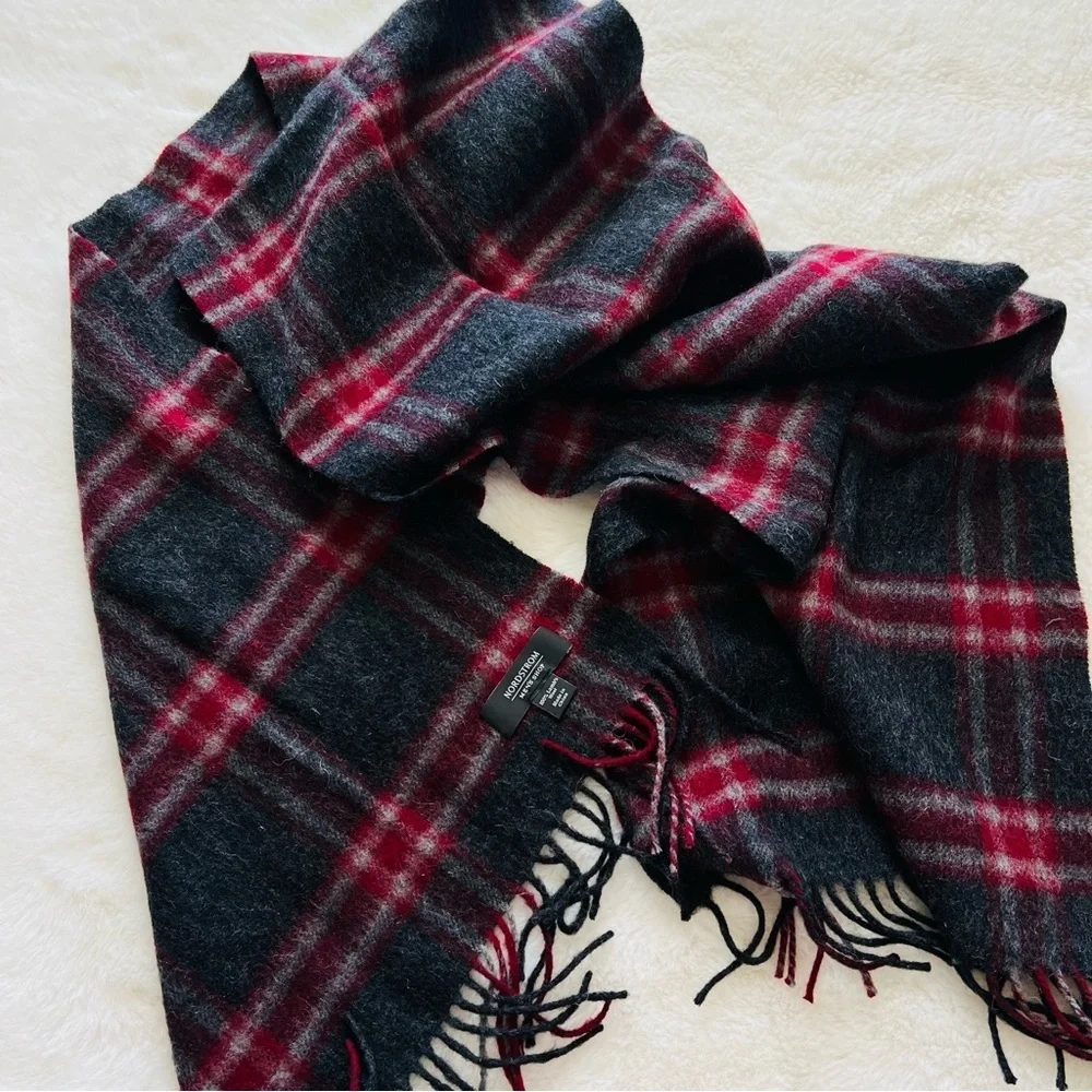 Nordstrom Men’s 100% Wool Plaid Red/Grey Scarf 72”x12” new no tag.